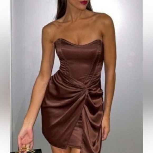 Zara Dresses & Skirts - ZARA Top-Stitched Drape Dress |
Brown Size: Medium